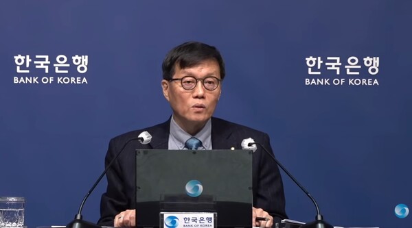 이창용 전 한국은행 총재가 20일 4년 임기를 끝내고 한은을 떠났다. 사진은 지난 1월 금융통회원회 회의 후 기자회견에서 발언하는 모습. 사진=한국은행 유튜브 캡쳐